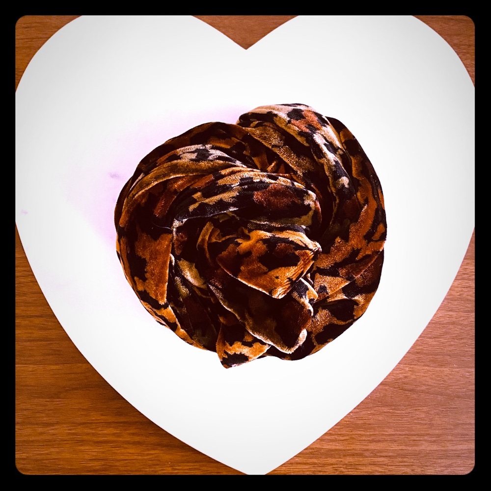 Velvet Leopard Print Scarf🧣